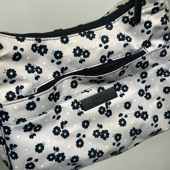 Ju-Ju-Be super be-midnight
Posy! - Picture 3 of 7